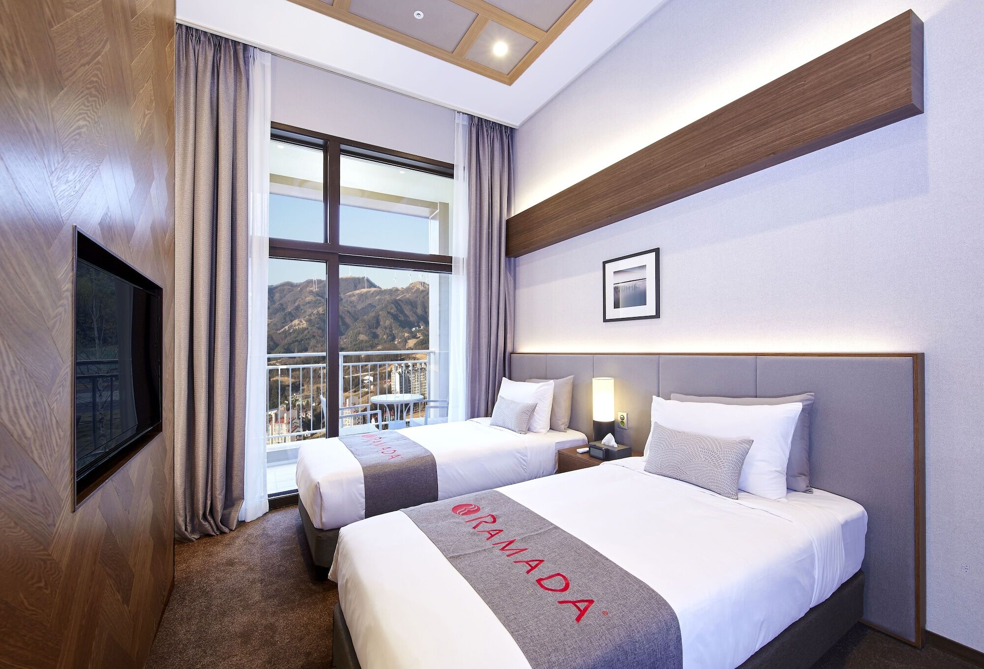 Pyeongchang Ramada Hotel & Suite By Wyndham Exterior photo